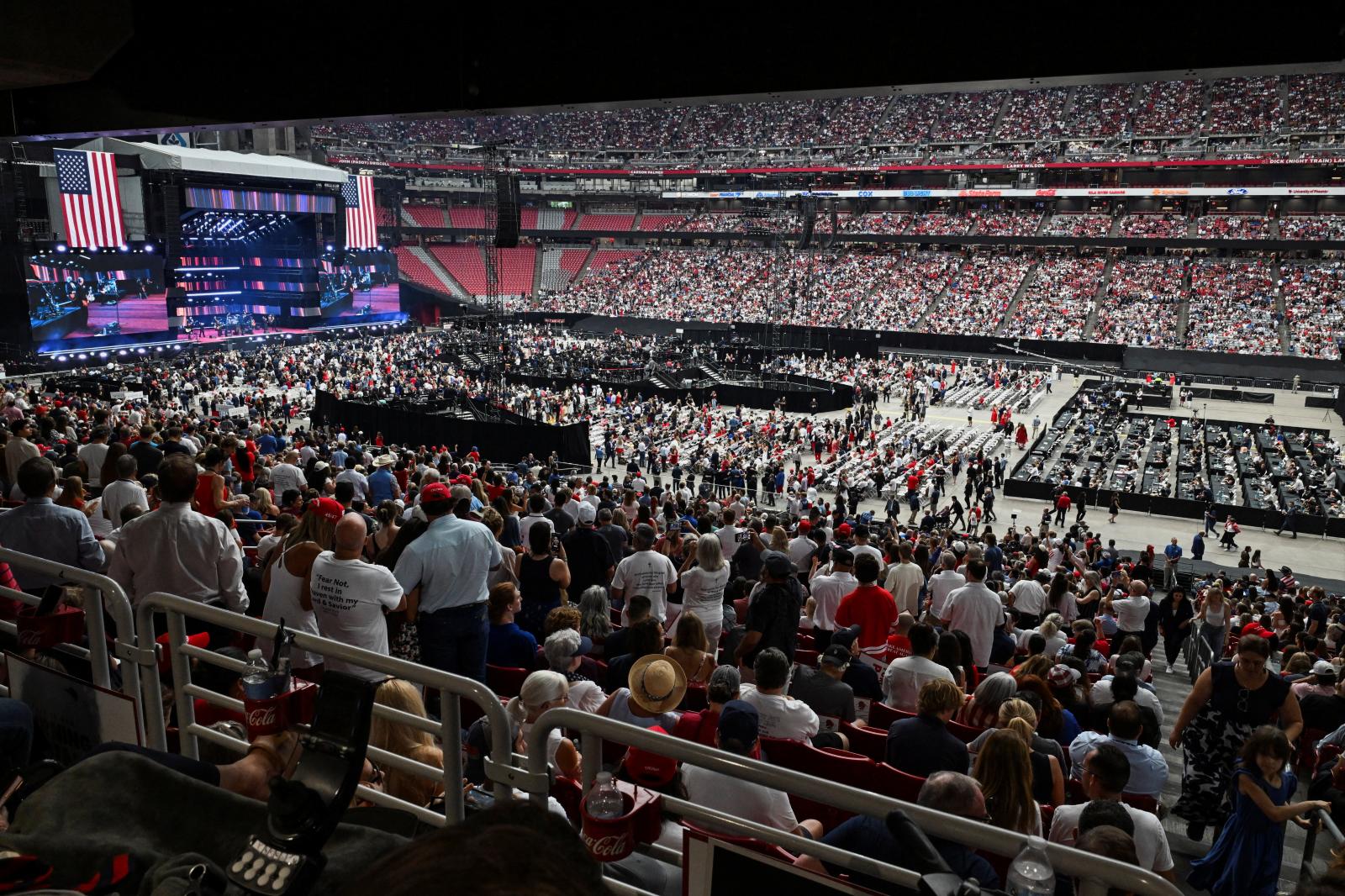 Multitudinario funeral por Charlie Kirk