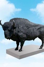 Crean en León una escultura de bisonte europeo de 750 kg con neumáticos reciclados