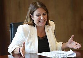 Adriana Lastra responde una de las preguntas de la entrevista con EL COMERCIO