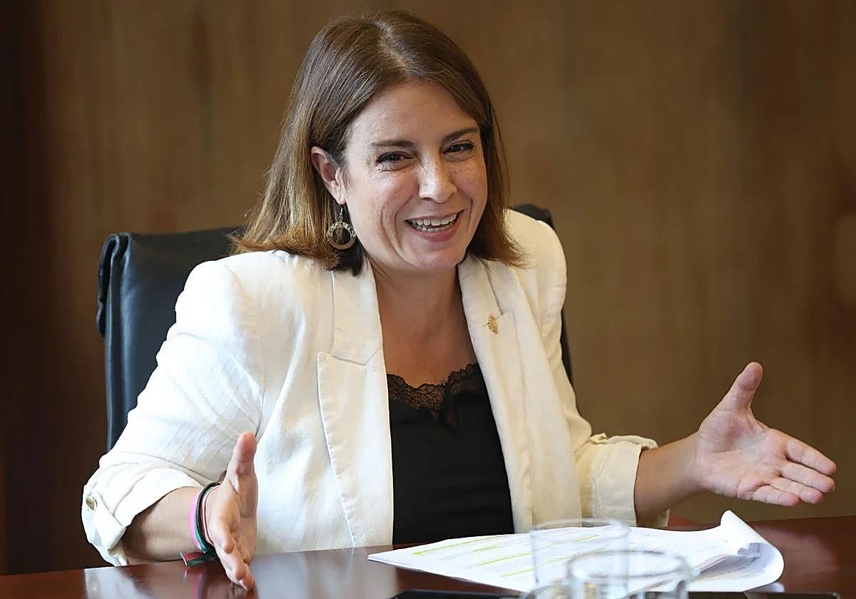 Adriana Lastra responde una de las preguntas de la entrevista con EL COMERCIO