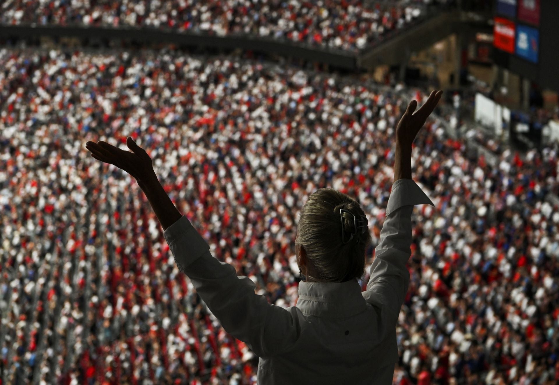 Multitudinario funeral por Charlie Kirk