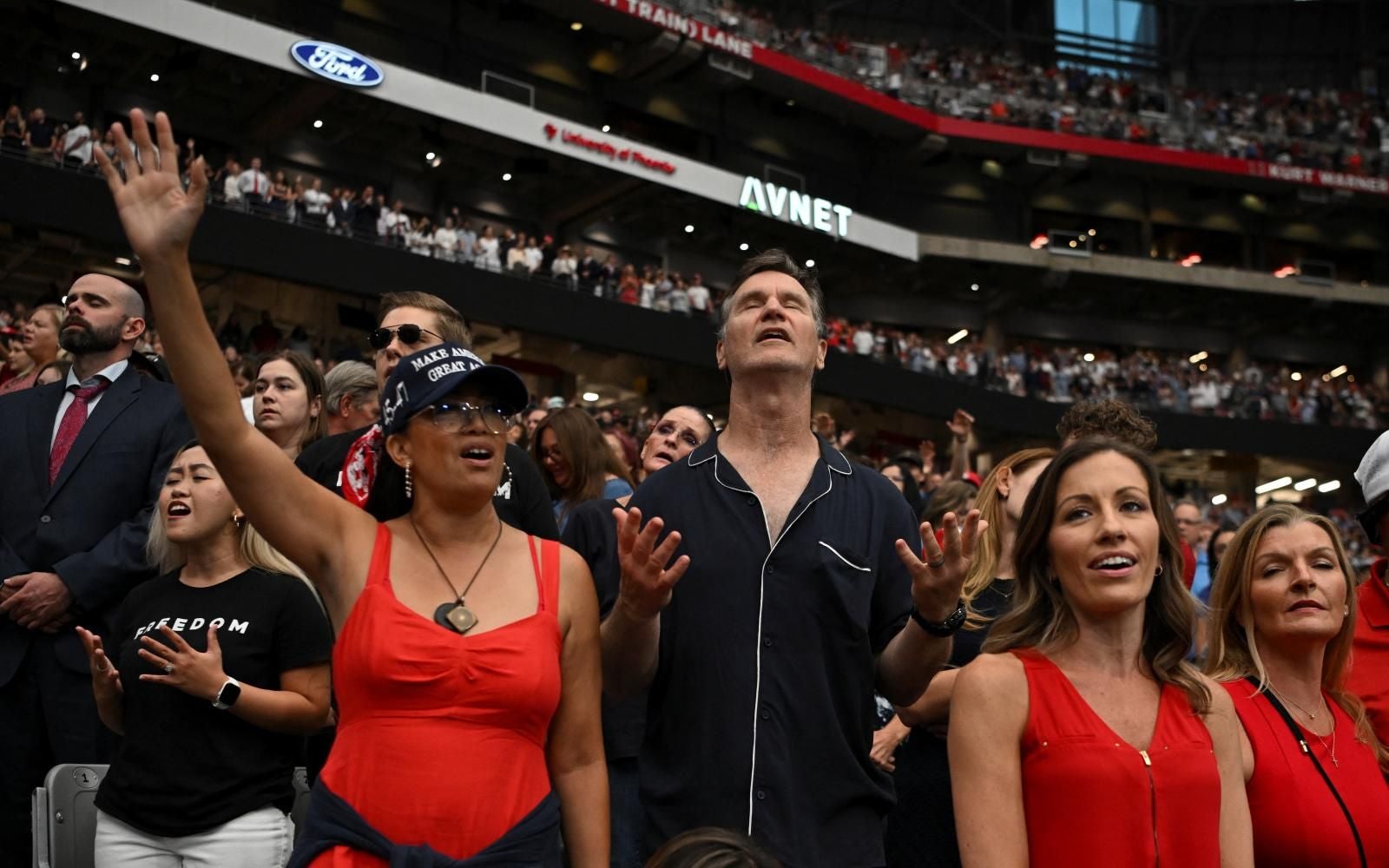 Multitudinario funeral por Charlie Kirk