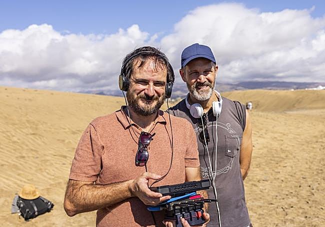 Aitor Arregi y Jose Mari Goenaga en el rodaje de 'Maspalomas' en Gran Canaria.