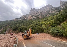 Desprendiemiento de tierra por las lluvias del domingo en Montserrat (Barcelona).