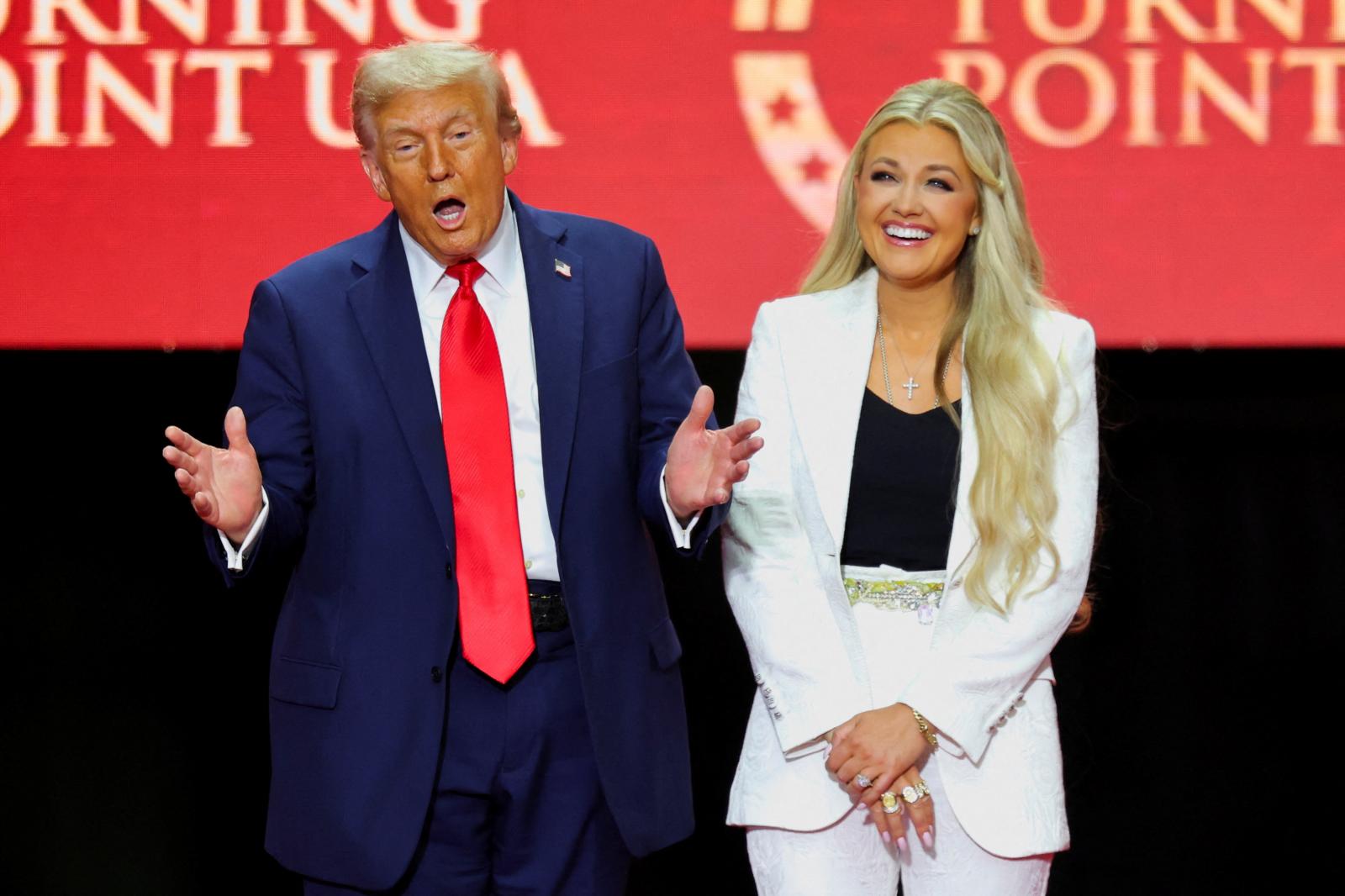 Multitudinario funeral por Charlie Kirk