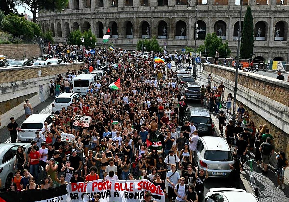 Miles de italianos toman las calles de varias ciudades en solidaridad con Gaza