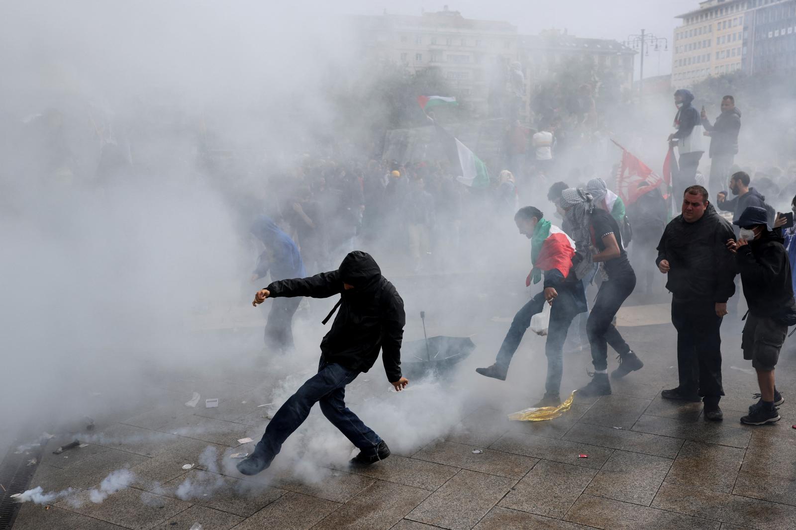 Miles de italianos toman las calles de varias ciudades en solidaridad con Gaza