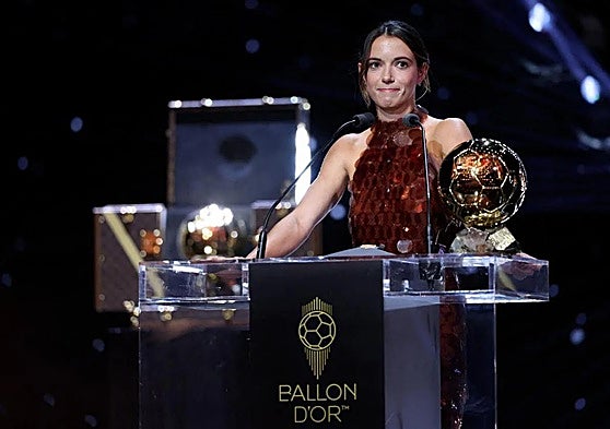 Aitana Bonmati, con el Balón de Oro 2025.