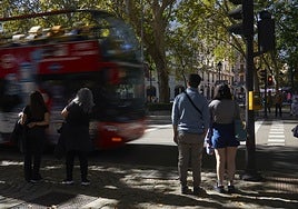 Viandantes en el Paseo del Prado