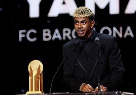 Lamine, tras recibir el Trofeo Kopa 2025.