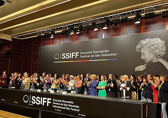 Participantes en el acto 'Nuestras Voces', en el que se leyeron testimonios de víctimas de abusos.