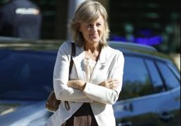 Marta Carazo tiene el look de entretiempo más elegante: combinación de colores tendencia y un pantalón todoterreno