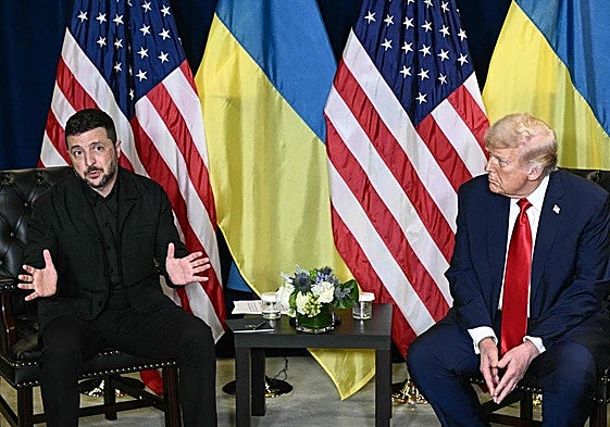 Volodímir Zelenski y Donald Trump, durante su reunión este martes en Nueva York.