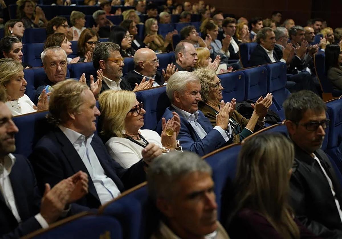Ovación al documental 'Gregorio Ordóñez, el asesinato que despertó la rebelión contra ETA' en Zinemaldia.