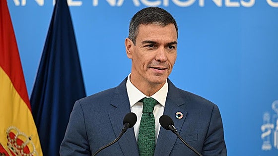 Sánchez elude el choque con Peinado pero el Ejecutivo lo acusa de «humillar» a su mujer