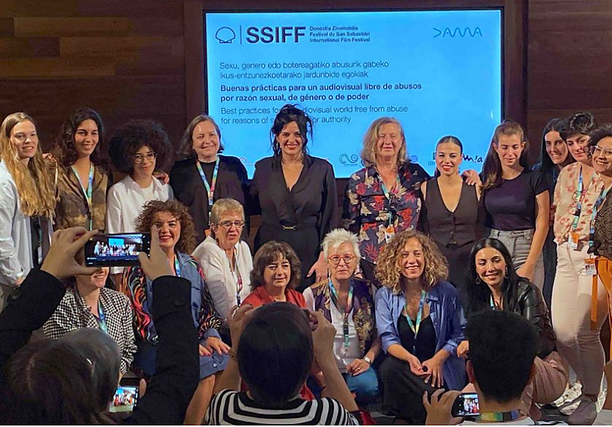 Participantes en el acto 'Nuestras Voces', en el que se leyeron testimonios de víctimas de abusos.