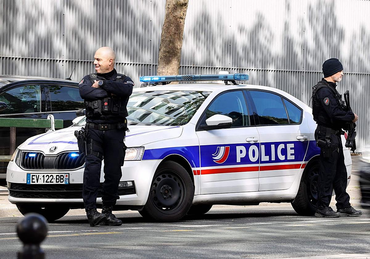Agentes de la Policía francesa.
