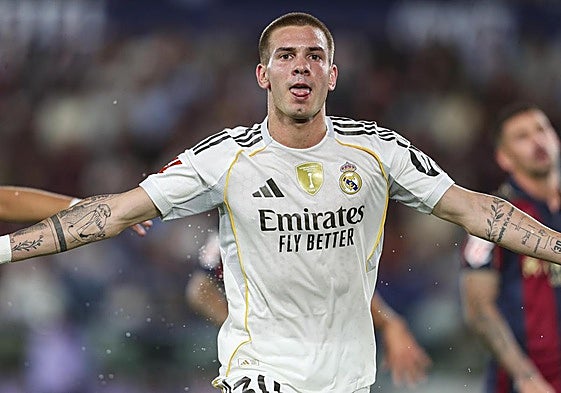 Franco Mastantuono celebra su primer gol con el Real Madrid.