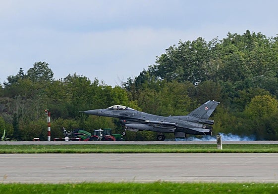Un F 16 despega durante unas maniobras de la OTAN.