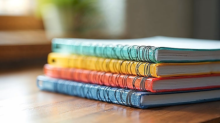 Necesitas estos coloridos y resistentes cuadernos para tu día a día