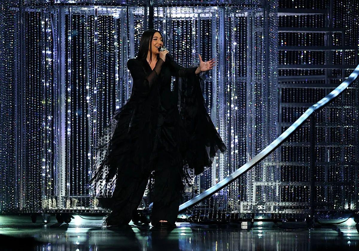 La cantante Yuval Raphael, representante de Israel, en la final de Eurovisión.