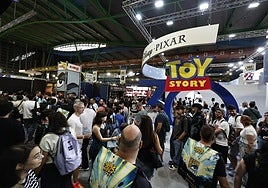 En la segunda jornada, la afluencia sigue siendo masiva.