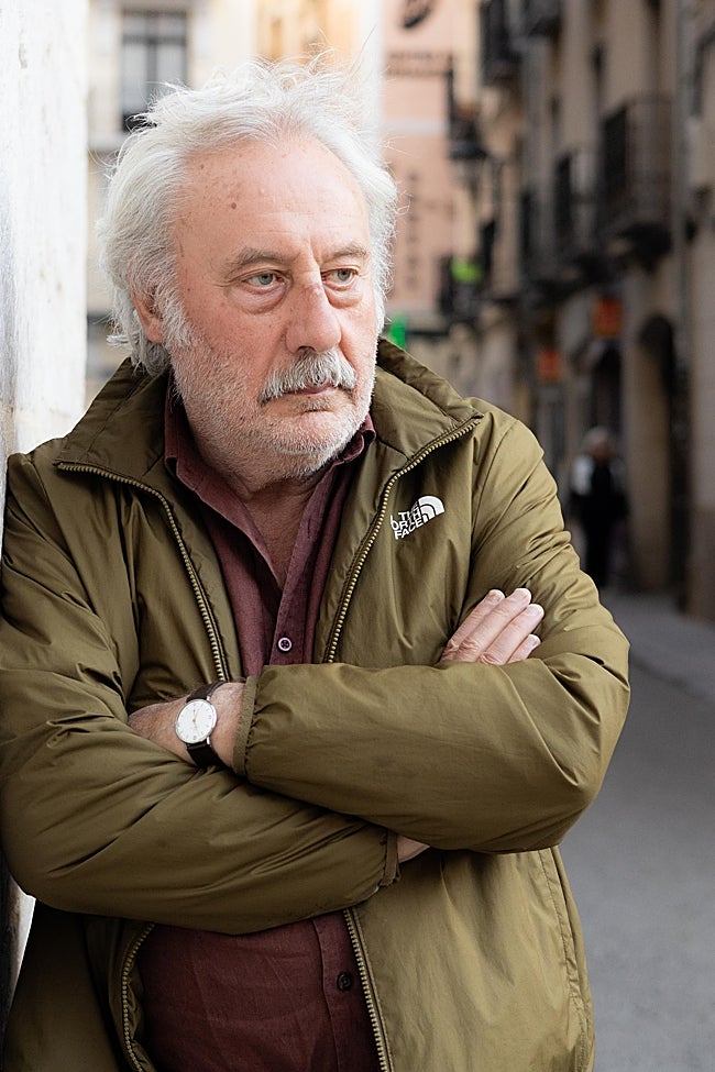 Julio Llamazares en las calles de Teruel.