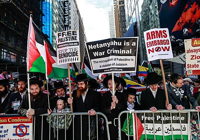 Una protesta a las puertas del hotel donde se aloja Netanyahu en Nueva York.