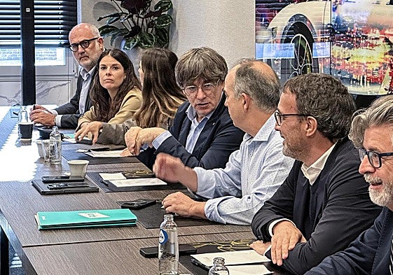 El líder de JxCat, Carles Puigdemont, reúne a la permanente del partido en Waterloo.