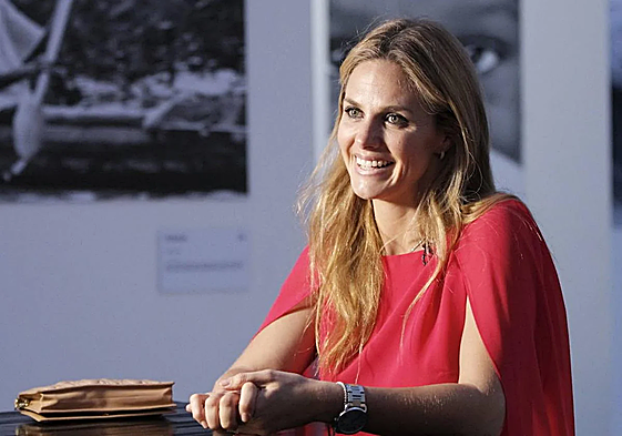 Genoveva Casanova pone tierra de por medio antes de la boda de su exmarido, Cayetano Martínez de Irujo