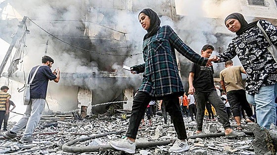 Más de 800.000 palestinos huyen de una Ciudad de Gaza sitiada por el ejército hebreo