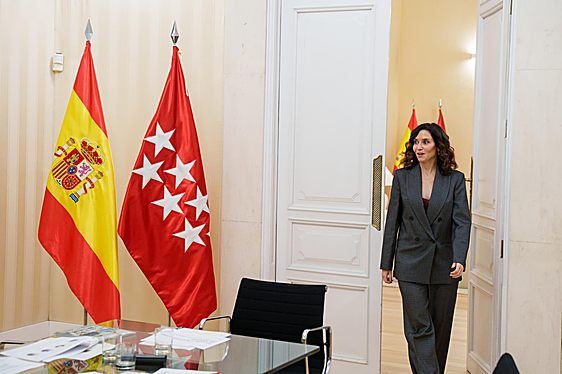 Ayuso evita avalar la crítica de Felipe VI a Israel en la ONU: «Reina pero no gobierna»