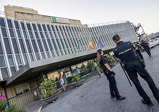Hospital de Valme (Sevilla), donde este paciente murió el 5 de abril de 2021.