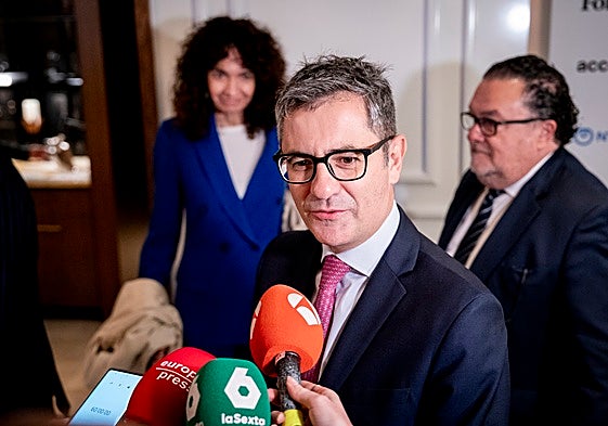 El ministro de Justicia, Félix Bolaños, se dirige a la prensa.