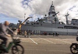 La fragata de defensa aérea alemana FGS Hamburg F220, atracada en Copenhague.
