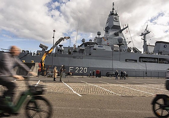 La fragata de defensa aérea alemana FGS Hamburg F220, atracada en Copenhague.