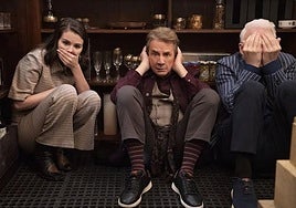 Selena Gómez, Martin Short y Steve Martin, en un fotograma de la serie.