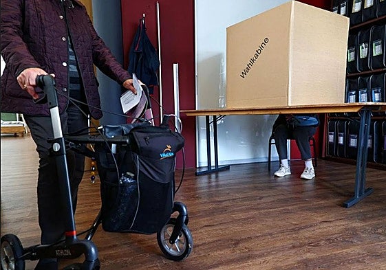 Mesa electoral en Dormund, donde los conservadores han alcanzado la alcaldía por primera vez en 80 años.