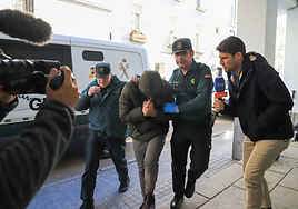 El párroco Alfonso Raúl Masa a su llegada a los juzgados en febrero de 2024.