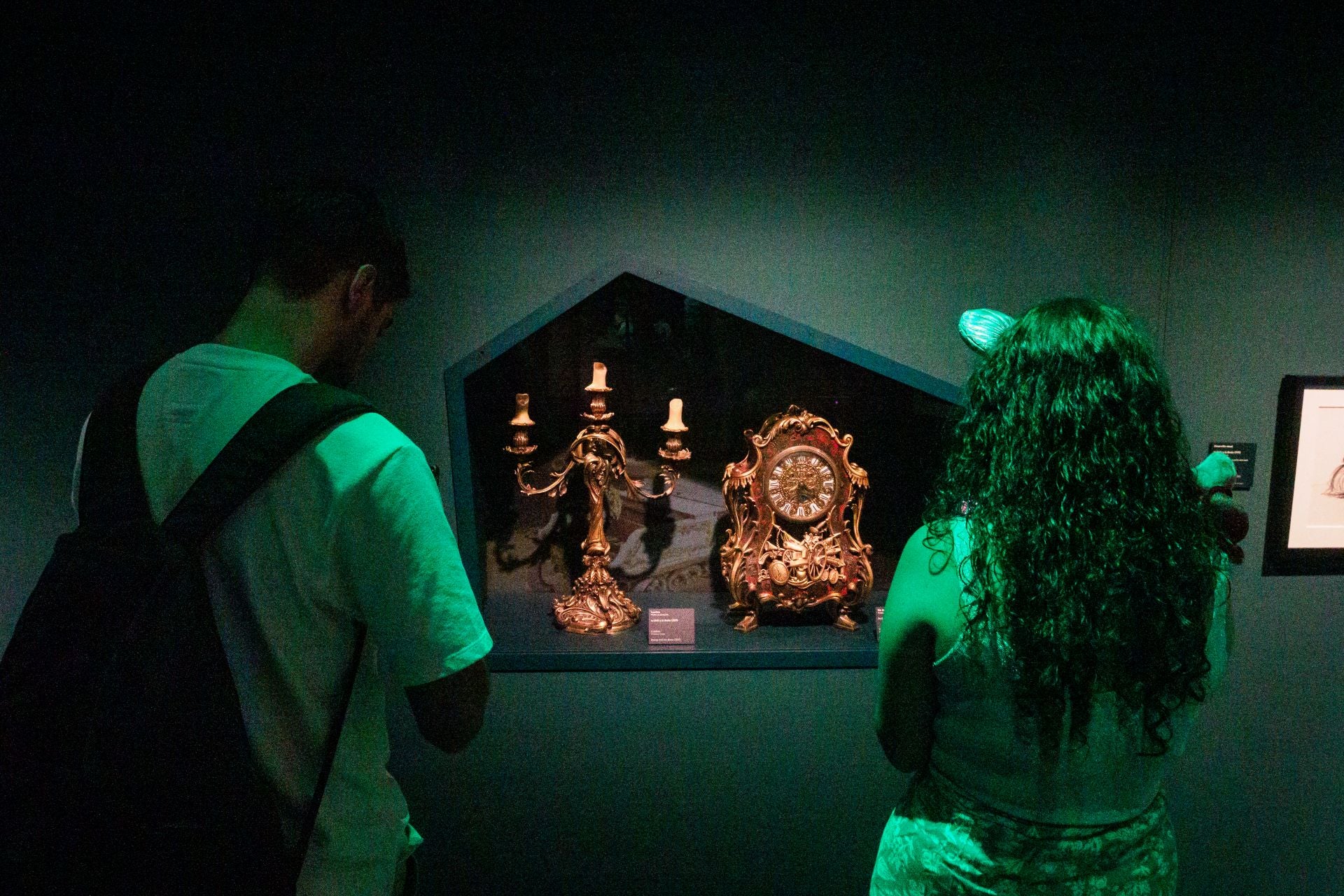 Objetos de la adaptación a imagen real de 'La bella y la bestia'.