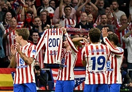 Griezmann celebra su gol al Eintracht, el número 200 de su carrera en el Atlético.
