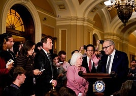 El líder de la minoría demócrata en el Senado de EE UU, Chuck Schumer, en una rueda de prensa en el Capitolio.