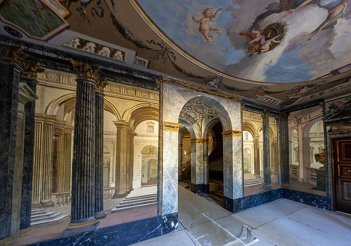 Imagen principal - Imágenes del interior del palacete.