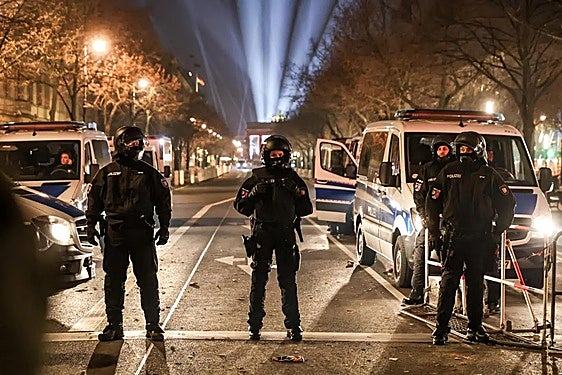 Policías alemanes en Berlín.