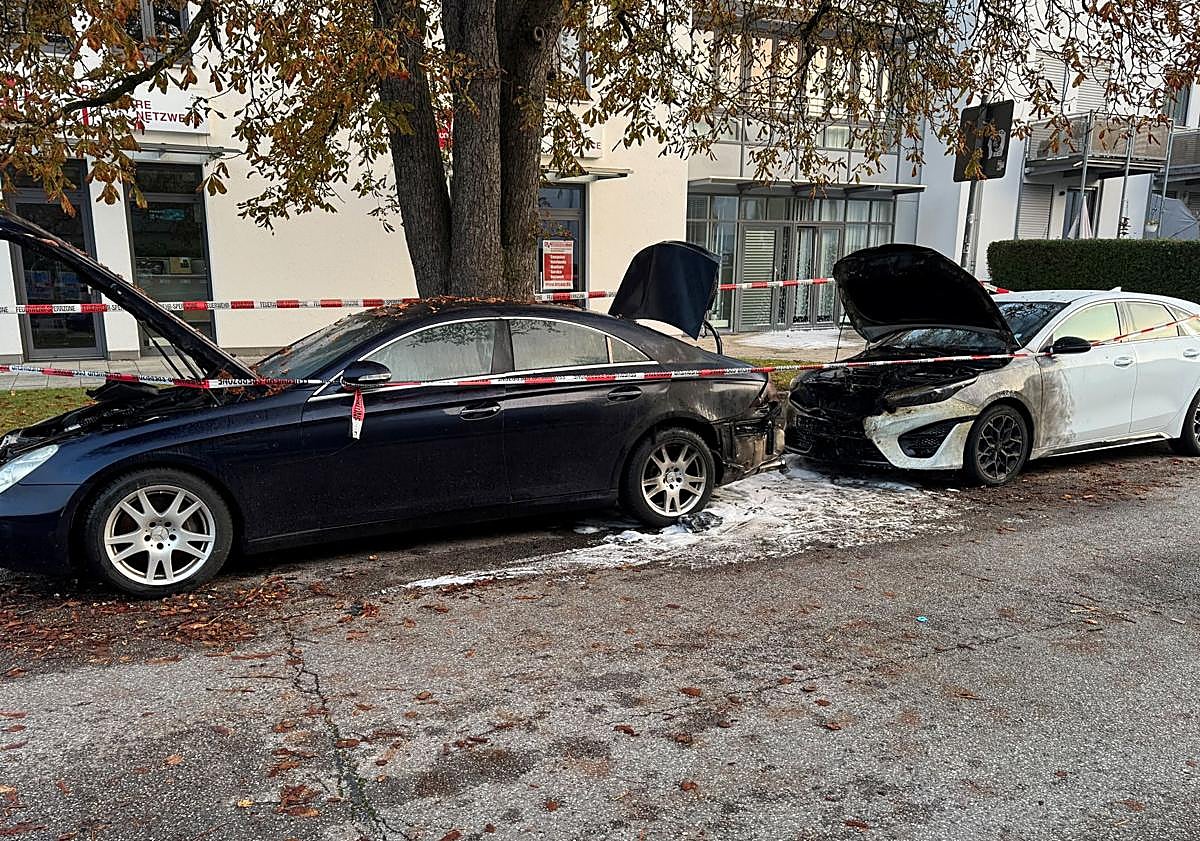 Imagen principal - Coches incendiados en el norte de Múnich.