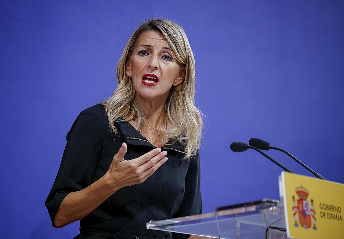 La vicepresidenta segunda y ministra de Trabajo y Economía Social, Yolanda Díaz, en rueda de prensa.