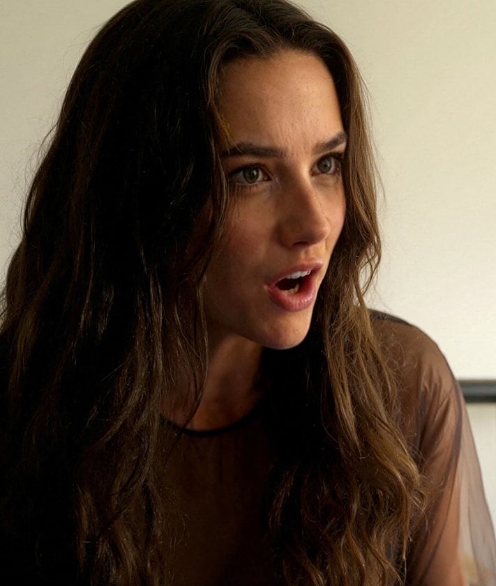 Imagen secundaria 2 - Tilly Norwood, en algunas escenas generadas por IA.