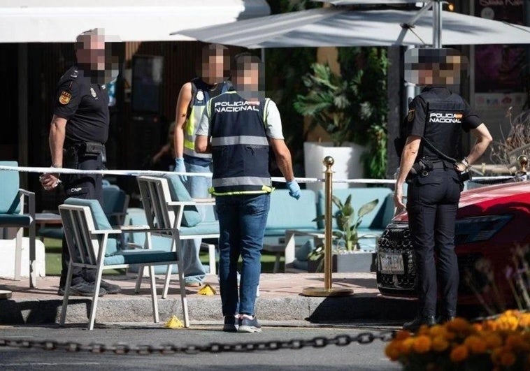 Muere un joven tiroteado en la terraza de una cafetería de Marbella