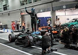 George Russell celebra la pole.