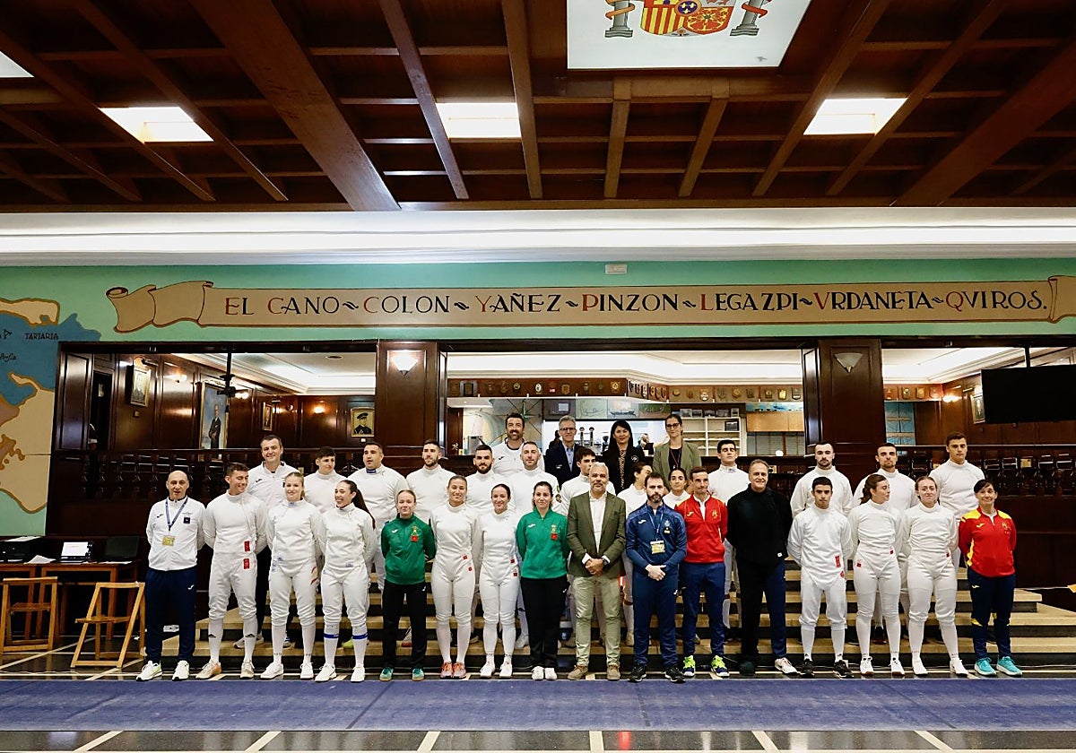 Princess Leonor and her fencing teammates at the 'Inter-academies 2025' championship.
